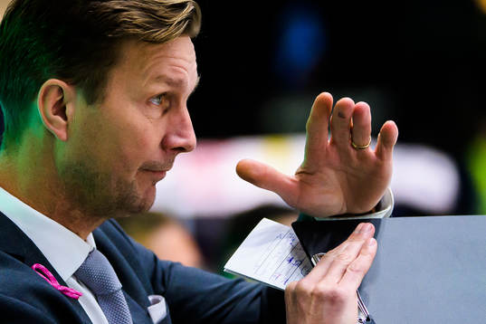 Färjestads huvudtränare Johan Pennerborn begär time out