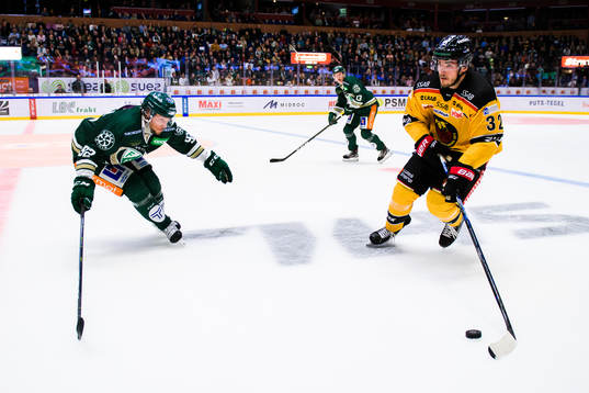 Färjestads Jesper Olofsson och Luleås Oscar Engsund