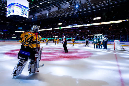 Luleås målvakt Joel Lassinantti deppar