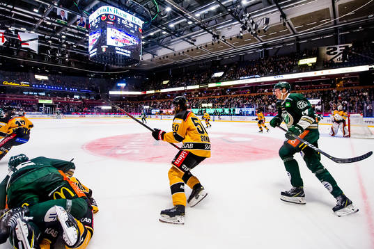 Luleås Daniel Sondell och Färjestads Victor Ejdsell