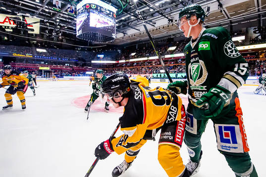 Luleås Austin Farley och Färjestads Gustav Rydahl