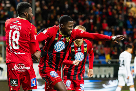 Östersunds Isak Ssewankambo jublar