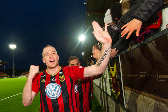 Östersunds Thomas Isherwood jublar