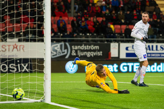 Östersunds  Isak Ssewankambo (ej i bild) gör 2-0 bakom