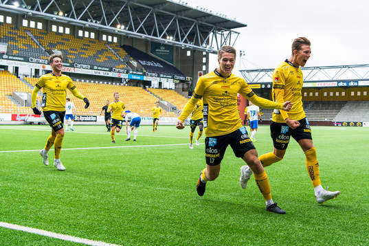 Elfsborgs Gustav Broman och Noah Söderberg jublar