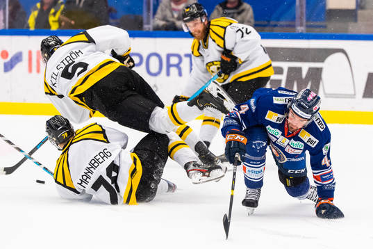 Brynäs Daniel Mannberg och Lukas Kilström faller