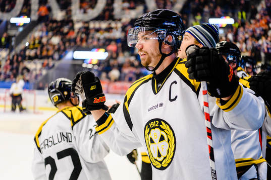 Brynäs Anton Rödin jublar