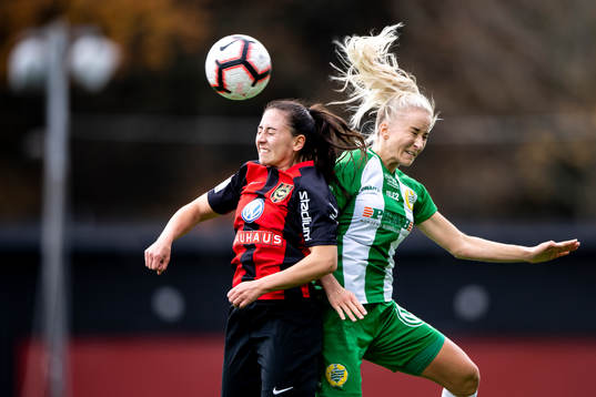 Brommapojkarnas  Rebecka Lundblad Roth och Hammarbys Jonna