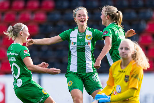 Hammarbys Emma Jansson och Filippa Graneld jublar med Hanna