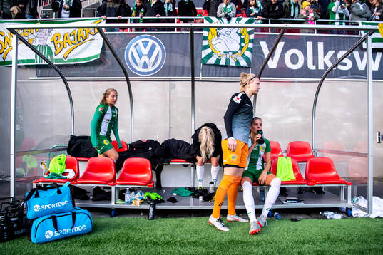 Hammarbys Felicia Saving, målvakt Jonna Andersson och