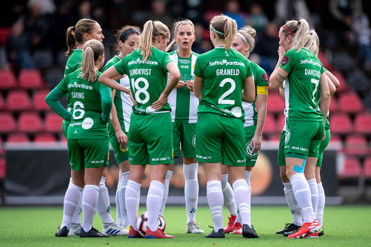Hammarbys spelare samlas i en ring