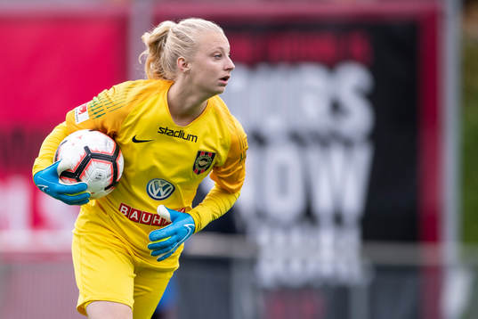 Brommapojkarnas  målvakt Josephine Frigge