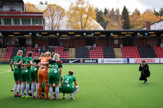 Hammarbys spelare ställer upp för lagbild