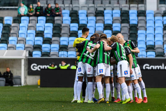 GAIS spelare före fotbollsmatchen i Superettan mellan GAIS