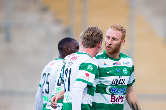 Västerås Emil Skogh jublar med Calle Svensson