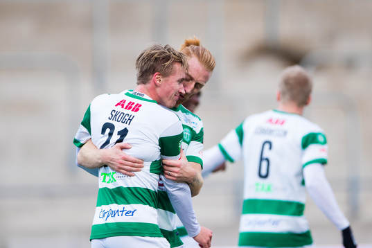 Västerås Emil Skogh jublar med Calle Svensson