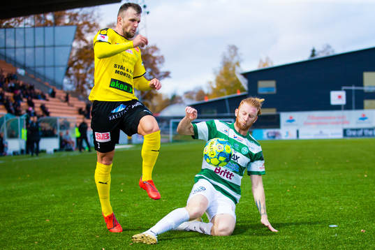 Mjällbys Adi Terzic och Västerås Calle Svensson