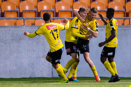 Mjällbys Taylor Silverholt jublar