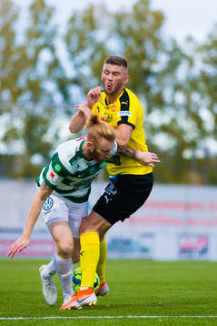 Västerås Calle Svensson och Mjällbys Erik Pärsson