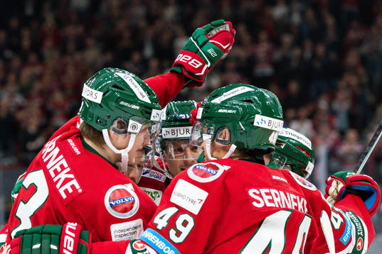 Frölundas Nicklas Lasu jublar med lagkamrater