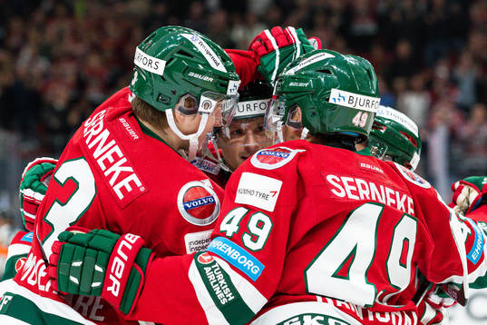 Frölundas Nicklas Lasu jublar med lagkamrater