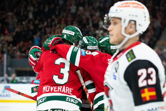 Frölundas Nicklas Lasu jublar med lagkamrater