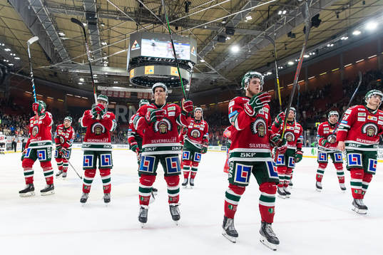 Frölundas Max Friberg och Samuel Fagemo jublar