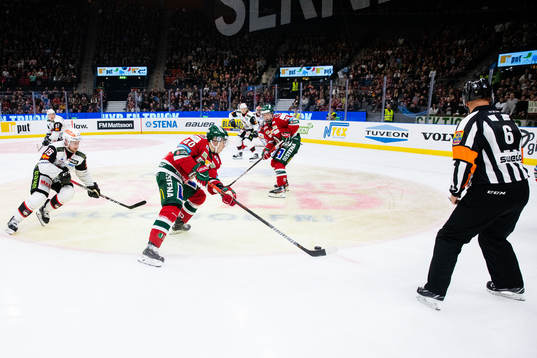 Malmö Redhawks Axel Wemmenborn och Frölundas Joel Mustonen