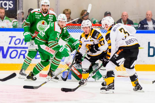Rögles  Nick Sörensen  och Skellefteås Linus Hedman
