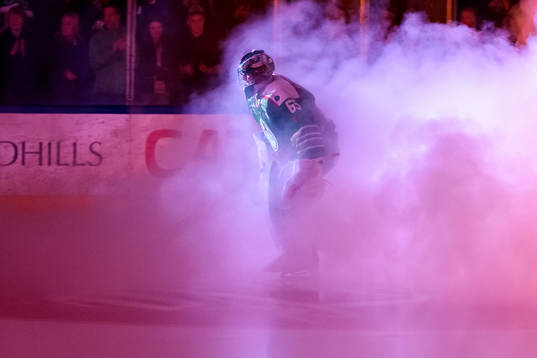 Rögles målvakt Christoffer Rifalk innan ishockeymatchen i