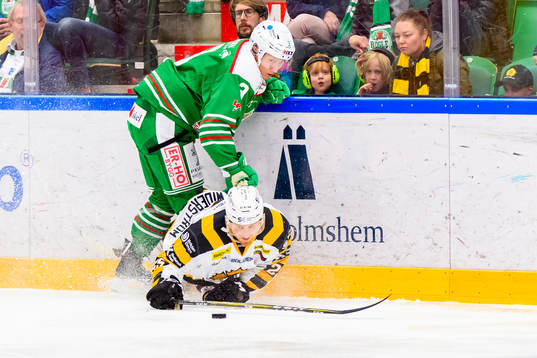 Rögles Daniel Bertov och Skellefteås  Pontus Widerström