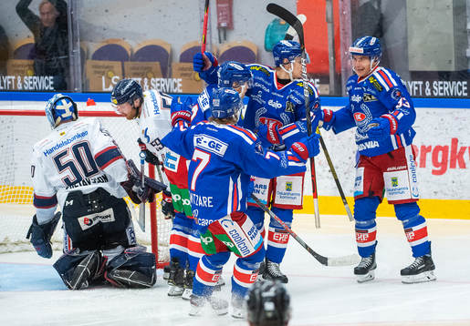 Oskarshamns Nicklas Heinerö jublar med lagkamrater