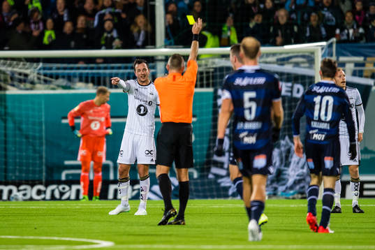 Even Hovland of Rosenborg gets a yellow card by Svein
