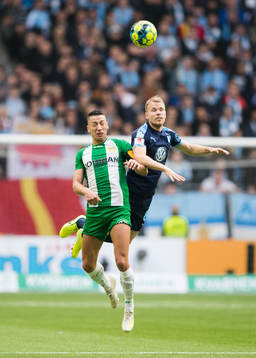 Hammarbys Nikola Djurdjic i en nickduell med Malmö FFs
