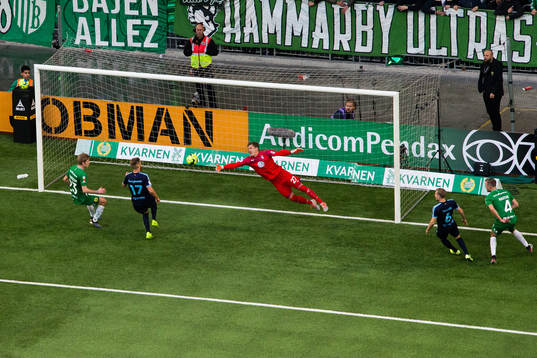 Hammarbys Richard Magyar gör 2-0 för Hammarbys bakom
