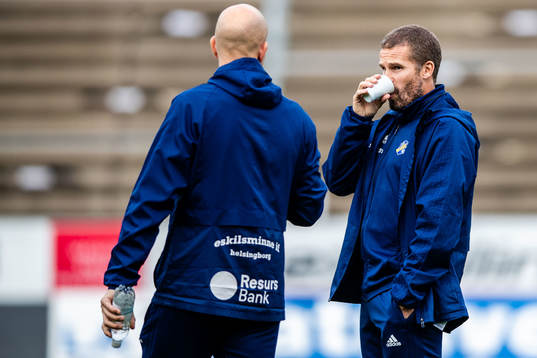 Eskilsminnes tränare Mattias Lindström och assisterande