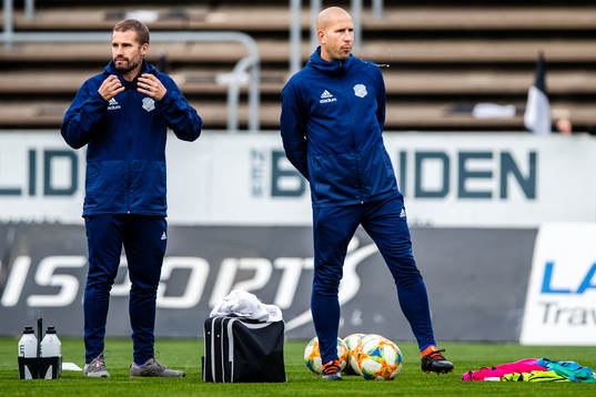 Eskilsminnes tränare Mattias Lindström och assisterande