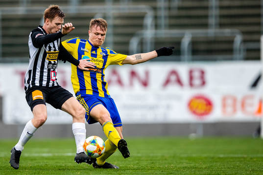 Landskronas Dennis Olofsson och Eskilsminnes Isak Petersson