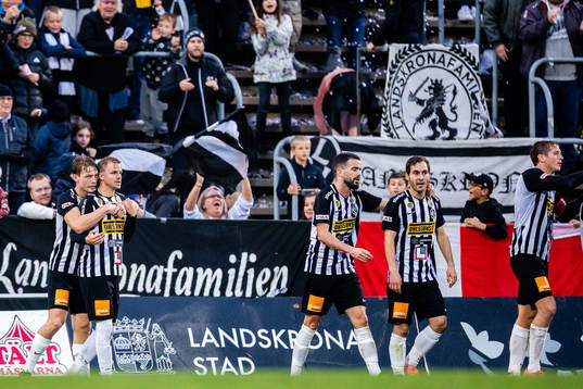 Landskronas spelare jublar