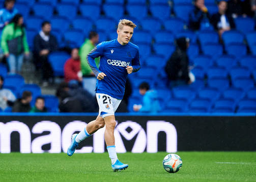 Martin Odegaard of Real Sociedad warms up