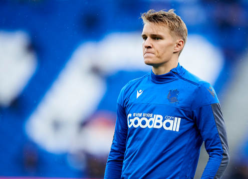 Martin Odegaard of Real Sociedad warms up