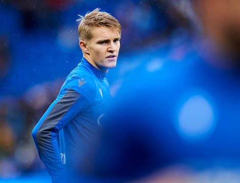 Martin Odegaard of Real Sociedad warms up