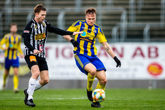 Landskronas Dennis Olofsson och Eskilsminnes Isak Petersson
