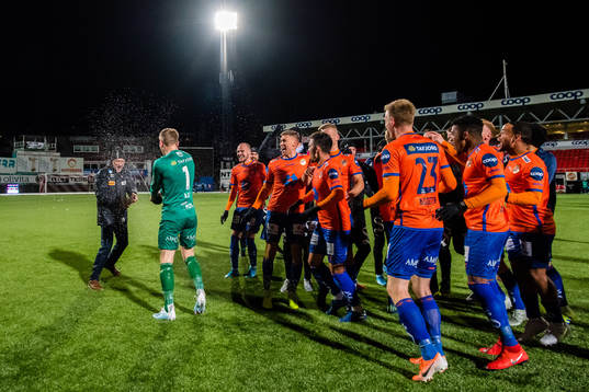 Players of Aalesund celebrates promotion to the Eliteserien
