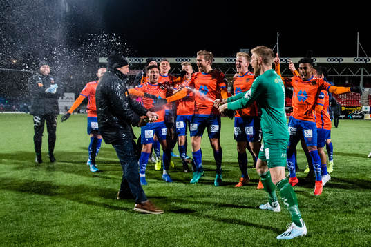 Lars Bohinen, head coach of Aalesund, and the rest of the