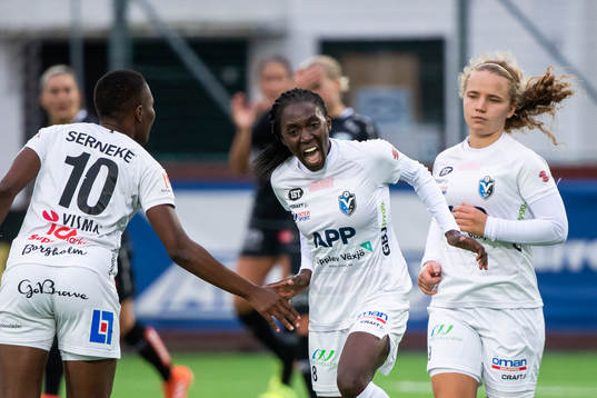 Växjös Violah Nambi jublar