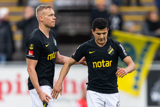 s Kolbeinn Sigthorsson och Tarik Elyounoussi jublar