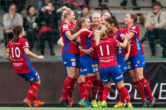 Vittsjös Alexandra Benediktsson jublar med lagkamrater
