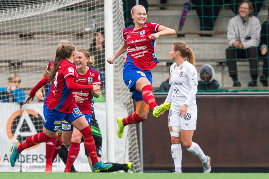 Vittsjös Alexandra Benediktsson jublar