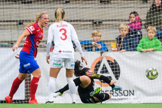 Vittsjös Nellie Persson jublar när Alexandra Benediktsson